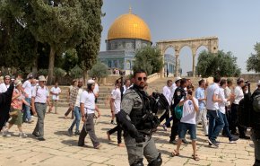 عشرات المستوطنين المحتلين يقتحمون المسجد الاقصى