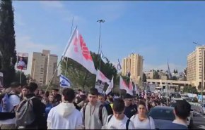   شاهد.. مسيرة ضخمة للمستوطنين نحو مقر حكومة الاحتلال في القدس
