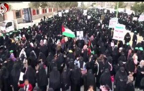 نساء اليمن تتظاهرن باليوم العالمي للمرأة المسلمة دعما لطوفان الأقصى