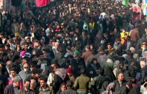 حشود غفيرة تحيي ذكرى استشهاد قادة النصر في مدينة كرمان