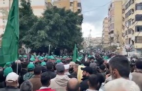 شاهد.. حشود غفيرة تشييع الشهيد صالح العاروري ورفاقه في بيروت