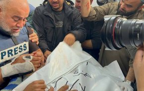 نشطاء يسخرون من تعاطف بلينكن مع الصحفي وائل الدحدوح!