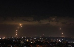 شاهد: سماء مستوطنات غلاف غزة بعد إطلاق رشقات صاروخية من غزة