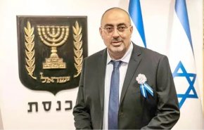 شاهد/مذيع إسرائيلي يطرد عضوا بالكنيست من لقاء تلفزيوني!