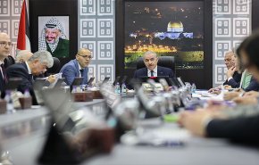 'اشتية' يطالب بقرار عاجل لمحكمة العدل الدولية لوقف العدوان