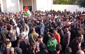 أهالي الضفة الغربية يشيّعون جثامين8 شهداء سقطوا بالعدوان الاسرائيلي