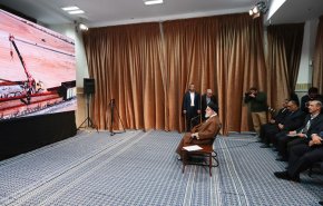 قائد الثورة الاسلامية يتفقد معرض القدرات الإنتاجية الإيرانية