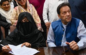 الحکم الثالث خلال اسبوع.. السجن 7 سنوات لعمران خان بسبب زواجه!