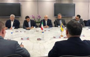 إيران وفنزويلا تطوران العلاقات الثنائية في مجال النفط والغاز