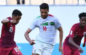 جنسية حكم مواجهة قطر وإيران تثير الجدل.. مدرب منتخب إيران يعلق