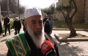 فيديو خاص: رغم منع الاحتلال، الآلاف يصلون في الاقصى