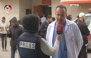 غزة.. طبيب يودع زميله الشهيد يخاطب الدول العربية: حسبي الله عليکم!