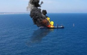 القوات اليمنية تستهدف سفينة أميركية قبالة سواحل اليمن