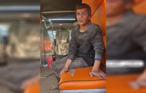 شاهد.. فتى فلسطيني استشهدت والدته و14 شخصا من عائلته أمام عينيه