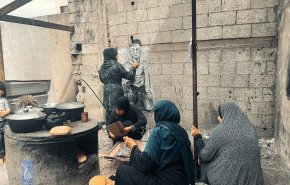 بالصور.. آلام فلسطين في جداريات فتاة في دير البلح!