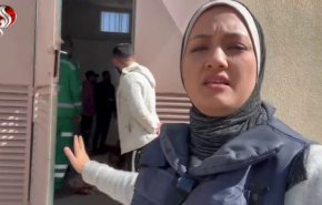 مواطن فلسطيني يودّع أفراد أسرته في الثلاجات بعد قصف مخيم النصيرات
