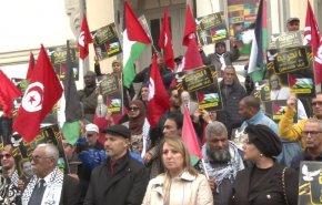 شاهد.. المعارضة التونسية تطالب بالحرية للمعتقلين السياسيين ولفلسطين