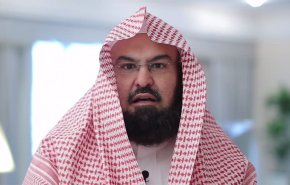 شاهد/ بعد رفع العلم الفلسطيني في الحرم المكي.. السديس: أمن الحرمين خط أحمر