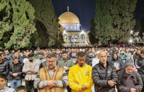 40 ألفا يؤدون صلاتي العشاء والتراويح في المسجد الأقصى
