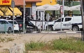 بالفيديو: عملية طعن بطولية جنوب فلسطين المحتلة وإصابة 3 جنود 

