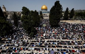 أول جمعة من رمضان .. عشرات الآلاف يؤدون الصلاة في الأقصى