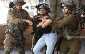 بينهم نساء وأسرى سابقون.. الاحتلال يعتقل 22 فلسطينيا بالضفة 