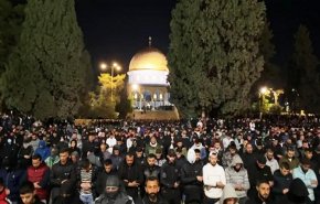 قوات الاحتلال تعتدي على مصلي الاقصى فجرا ونعتقل ٥ منهم