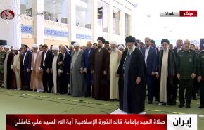 صلاة عيد الفطر بطهران تقام بإمامة قائد الثورة الاسلامية