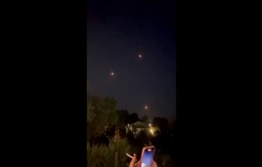 إطلاق عشرات الصواريخ من لبنان على مناطق في الجليل الأعلى شمالي الكيان