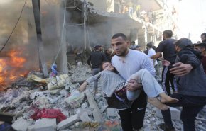 طواقم الدفاع المدني تنتشل جثث 11 شهيدا في خان يونس