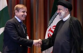 رئيس الوزراء الباكستاني يستقبل الرئيس رئيسي رسميا في اسلام اباد