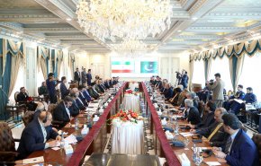 رئيسي : الارضيات متاحة لتطوير التعاون في مجال الطاقة بين ايران وباكستان