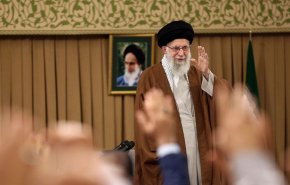 قائد الثورة الإسلامیة: من المستحیل ان تخضع ایران للعقوبات