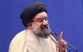 خطيب جمعة طهران: سيتلقى الکیان الصهيوني صفعة أقوى في حال تكرار خطأه
