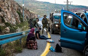 قوات الاحتلال تعتقل امرأة و 14 فلسطيني في الضفة الغربية