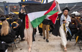 50 ألف شخص يحولون حفل تخرج جامعة ميشيغان الی وقفة تضامنية مع غزة