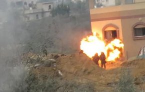 المقاومة تواصل عملياتها شرق رفح والاحتلال يخلي موقعا بغلاف غزة 
