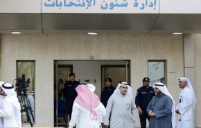 النيابة الکویتیة تعلن حبس وضبط مواطنين لطعنهم في حقوق وسلطات الأمير