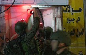 الضفة الغربية.. قوات الاحتلال تقتحم محال الصرافة