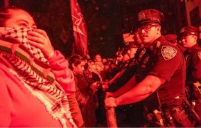 فصل رئيس جامعة بأمريكا بعد موافقته على مطالب بمقاطعة مؤسسات الاحتلال