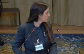 شاهد/احتجاج نادر داخل محكمة العدل يقاطع محامية کیان الإحتلال