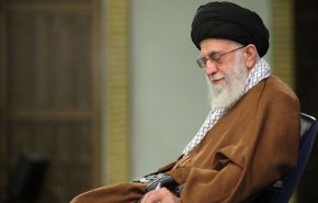 بهذه الكلمات...قائد الثورة يعزي باستشهاد رئيس الجمهورية 