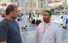 المدينة المنورة.. حزن الزوار الايرانيين علی استشهاد الرئيس رئيسي