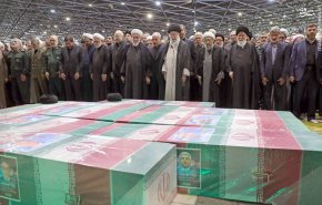 ما فرق صلاة قائد الثورة على الشهيد رئيسي مع سائر الشخصيات السياسية؟ 