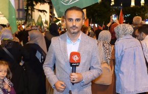 شاهد .. الأتراك يتظاهرون أمام قنصلية الاحتلال في اسطنبول