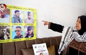 والدة 3 أسرى فلسطينيين تروي لحظات رعب عاشتها العائلة  