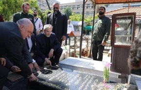 باقري كني یزور روضة الشهداء في بيروت