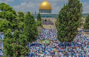 30 ألفا يؤدون صلاة الجمعة في المسجد الأقصى
