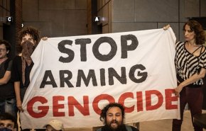 ناشطون يهود يطالبون ألمانيا وقف تصدير الأسلحة إلى تل أبيب