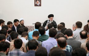 قائد الثورة الإسلامیة يحث على المشاركة الواسعة في الانتخابات 